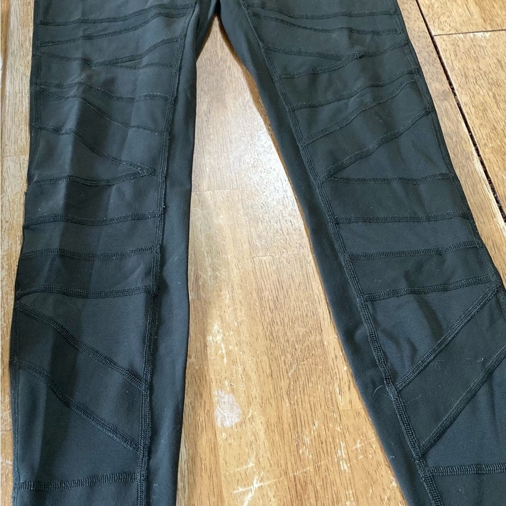 Beautiful lululemon leggings size 6 green color
